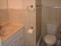  downstairs_bathroom_1.JPG 