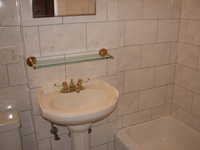  main_bathroom_3.JPG 